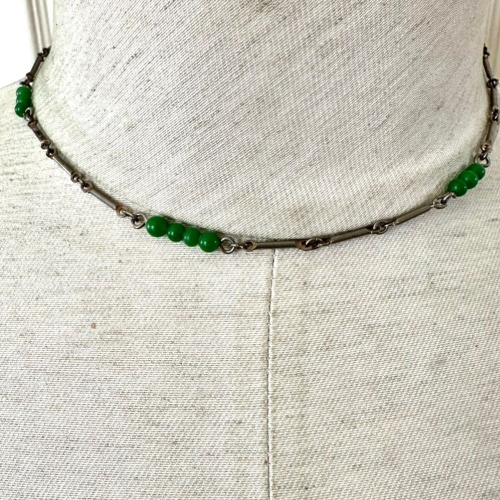 Green beaded silver tone dainty necklace